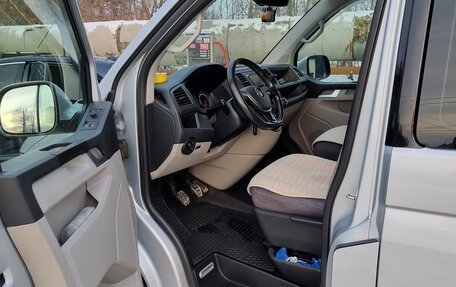 Volkswagen Caravelle T6 рестайлинг, 2017 год, 2 900 000 рублей, 13 фотография