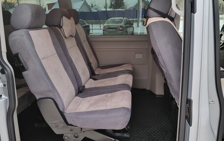 Volkswagen Caravelle T6 рестайлинг, 2017 год, 2 900 000 рублей, 10 фотография