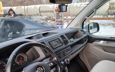 Volkswagen Caravelle T6 рестайлинг, 2017 год, 2 900 000 рублей, 14 фотография