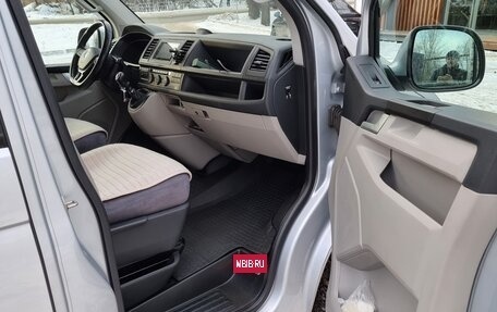 Volkswagen Caravelle T6 рестайлинг, 2017 год, 2 900 000 рублей, 9 фотография