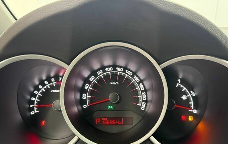 KIA Venga I, 2012 год, 990 000 рублей, 12 фотография