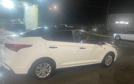 Hyundai Solaris II рестайлинг, 2019 год, 900 000 рублей, 3 фотография