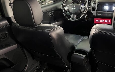 Mitsubishi Outlander III рестайлинг 3, 2011 год, 1 350 000 рублей, 14 фотография