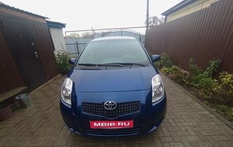 Toyota Yaris III рестайлинг, 2008 год, 645 000 рублей, 1 фотография