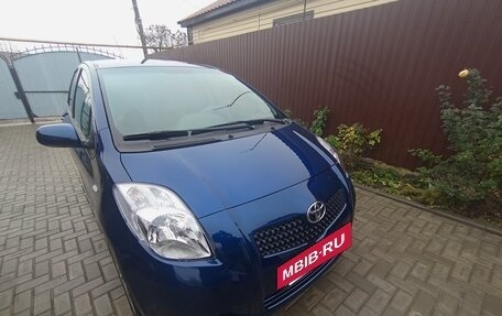 Toyota Yaris III рестайлинг, 2008 год, 645 000 рублей, 2 фотография