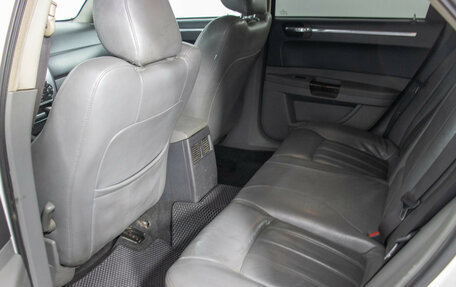 Chrysler 300C II, 2004 год, 560 000 рублей, 11 фотография