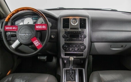 Chrysler 300C II, 2004 год, 560 000 рублей, 13 фотография