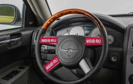 Chrysler 300C II, 2004 год, 560 000 рублей, 15 фотография