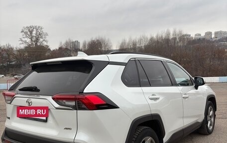 Toyota RAV4, 2020 год, 3 100 000 рублей, 2 фотография