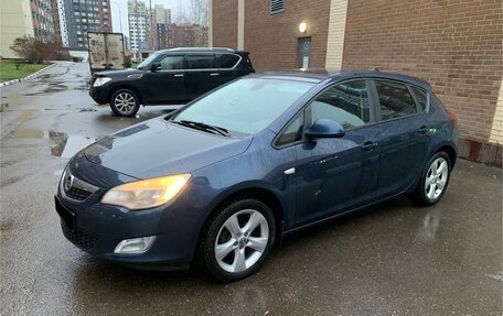 Opel Astra J, 2011 год, 830 000 рублей, 1 фотография