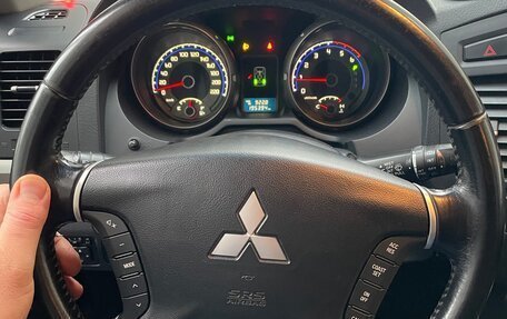 Mitsubishi Pajero IV, 2011 год, 2 000 000 рублей, 3 фотография