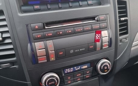 Mitsubishi Pajero IV, 2011 год, 2 000 000 рублей, 2 фотография