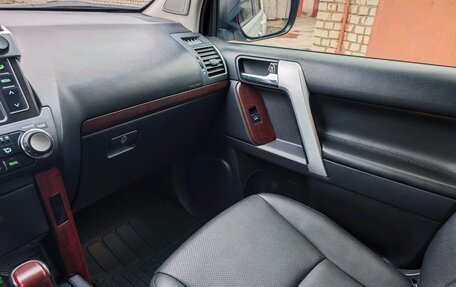 Toyota Land Cruiser Prado 150 рестайлинг 2, 2013 год, 2 950 000 рублей, 30 фотография