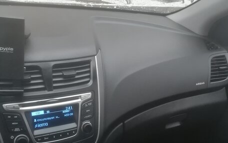 Hyundai Solaris II рестайлинг, 2015 год, 950 000 рублей, 2 фотография