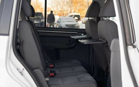 Volkswagen Touran III, 2011 год, 1 050 000 рублей, 18 фотография