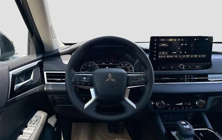 Mitsubishi Outlander, 2025 год, 5 650 000 рублей, 10 фотография