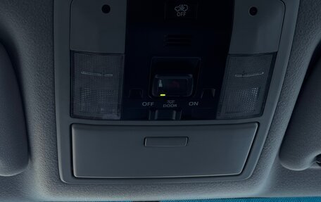 Toyota Land Cruiser Prado 150 рестайлинг 2, 2020 год, 6 200 000 рублей, 13 фотография