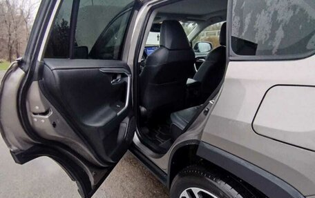 Toyota RAV4, 2022 год, 3 300 000 рублей, 9 фотография