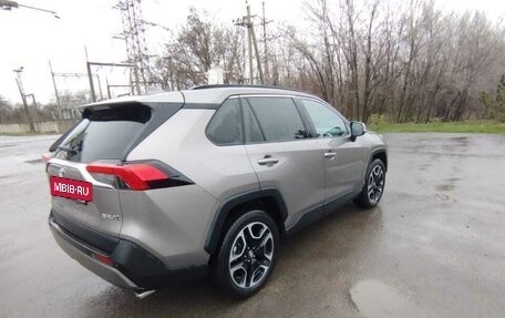 Toyota RAV4, 2022 год, 3 300 000 рублей, 2 фотография