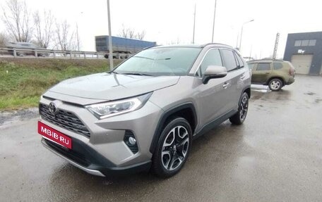 Toyota RAV4, 2022 год, 3 300 000 рублей, 5 фотография
