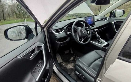 Toyota RAV4, 2022 год, 3 300 000 рублей, 10 фотография