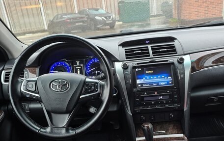 Toyota Camry, 2017 год, 1 900 000 рублей, 6 фотография