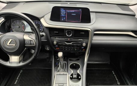 Lexus RX IV рестайлинг, 2020 год, 4 600 000 рублей, 8 фотография