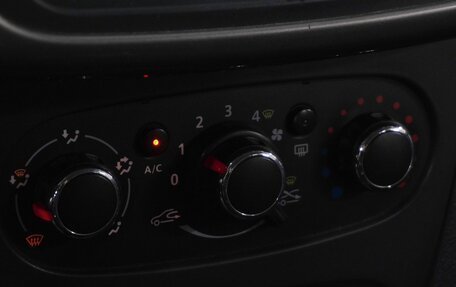 Renault Logan II, 2018 год, 640 000 рублей, 13 фотография