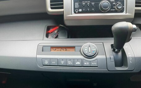 Honda Freed I, 2011 год, 990 000 рублей, 18 фотография