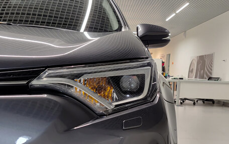 Toyota RAV4, 2015 год, 2 000 000 рублей, 21 фотография