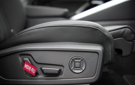 Audi Q5, 2025 год, 11 590 000 рублей, 12 фотография