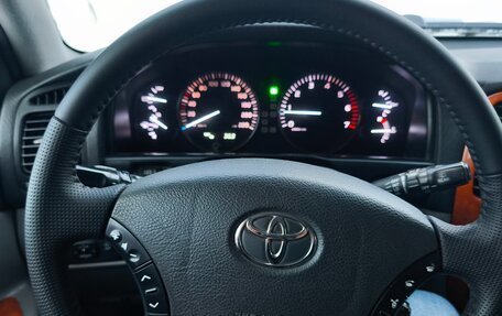 Toyota Land Cruiser 100 рестайлинг 2, 2004 год, 2 350 000 рублей, 6 фотография