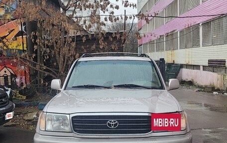 Toyota Land Cruiser 100 рестайлинг 2, 2000 год, 950 000 рублей, 2 фотография