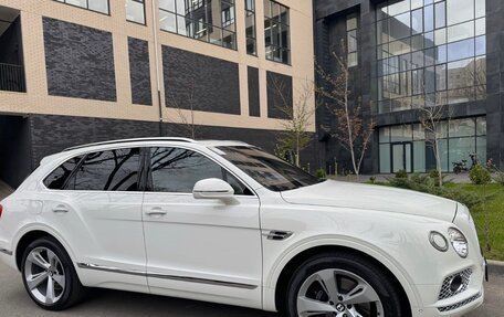 Bentley Bentayga I, 2017 год, 10 900 000 рублей, 2 фотография