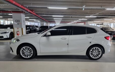 BMW 1 серия, 2021 год, 2 625 000 рублей, 8 фотография