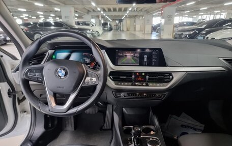 BMW 1 серия, 2021 год, 2 625 000 рублей, 9 фотография