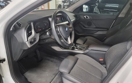 BMW 1 серия, 2021 год, 2 625 000 рублей, 14 фотография