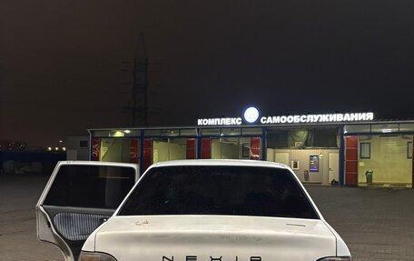 Daewoo Nexia I рестайлинг, 2001 год, 100 000 рублей, 4 фотография