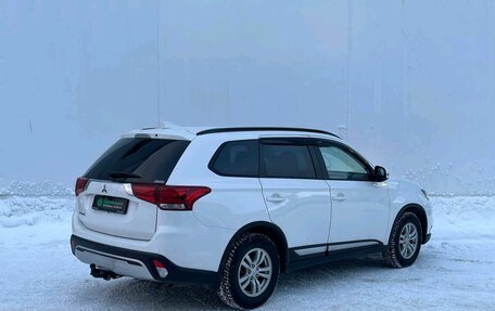 Mitsubishi Outlander III рестайлинг 3, 2021 год, 2 360 000 рублей, 5 фотография