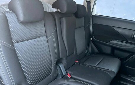 Mitsubishi Outlander III рестайлинг 3, 2021 год, 2 360 000 рублей, 11 фотография