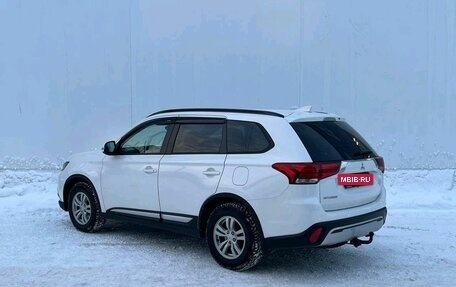 Mitsubishi Outlander III рестайлинг 3, 2021 год, 2 360 000 рублей, 7 фотография