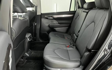 Toyota Highlander, 2025 год, 5 790 000 рублей, 32 фотография