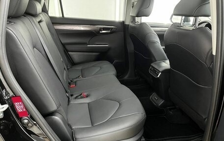 Toyota Highlander, 2025 год, 5 790 000 рублей, 28 фотография