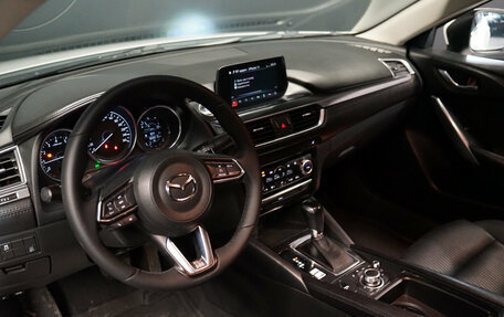 Mazda 6, 2017 год, 1 990 000 рублей, 11 фотография