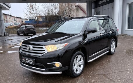 Toyota Highlander III, 2012 год, 1 950 000 рублей, 2 фотография