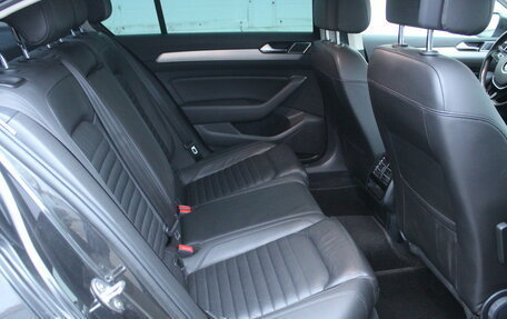 Volkswagen Passat B8 рестайлинг, 2017 год, 1 820 000 рублей, 11 фотография