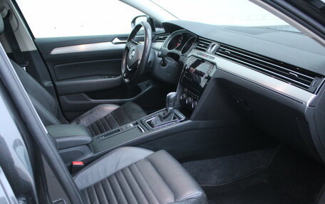 Volkswagen Passat B8 рестайлинг, 2017 год, 1 820 000 рублей, 9 фотография