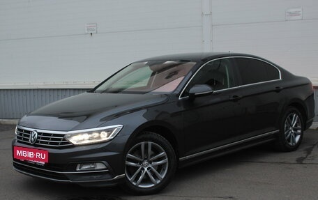 Volkswagen Passat B8 рестайлинг, 2017 год, 1 820 000 рублей, 2 фотография