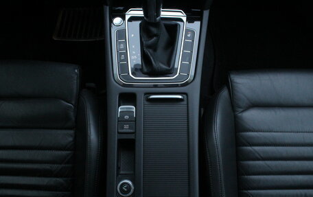 Volkswagen Passat B8 рестайлинг, 2017 год, 1 820 000 рублей, 19 фотография