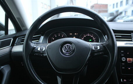 Volkswagen Passat B8 рестайлинг, 2017 год, 1 820 000 рублей, 14 фотография